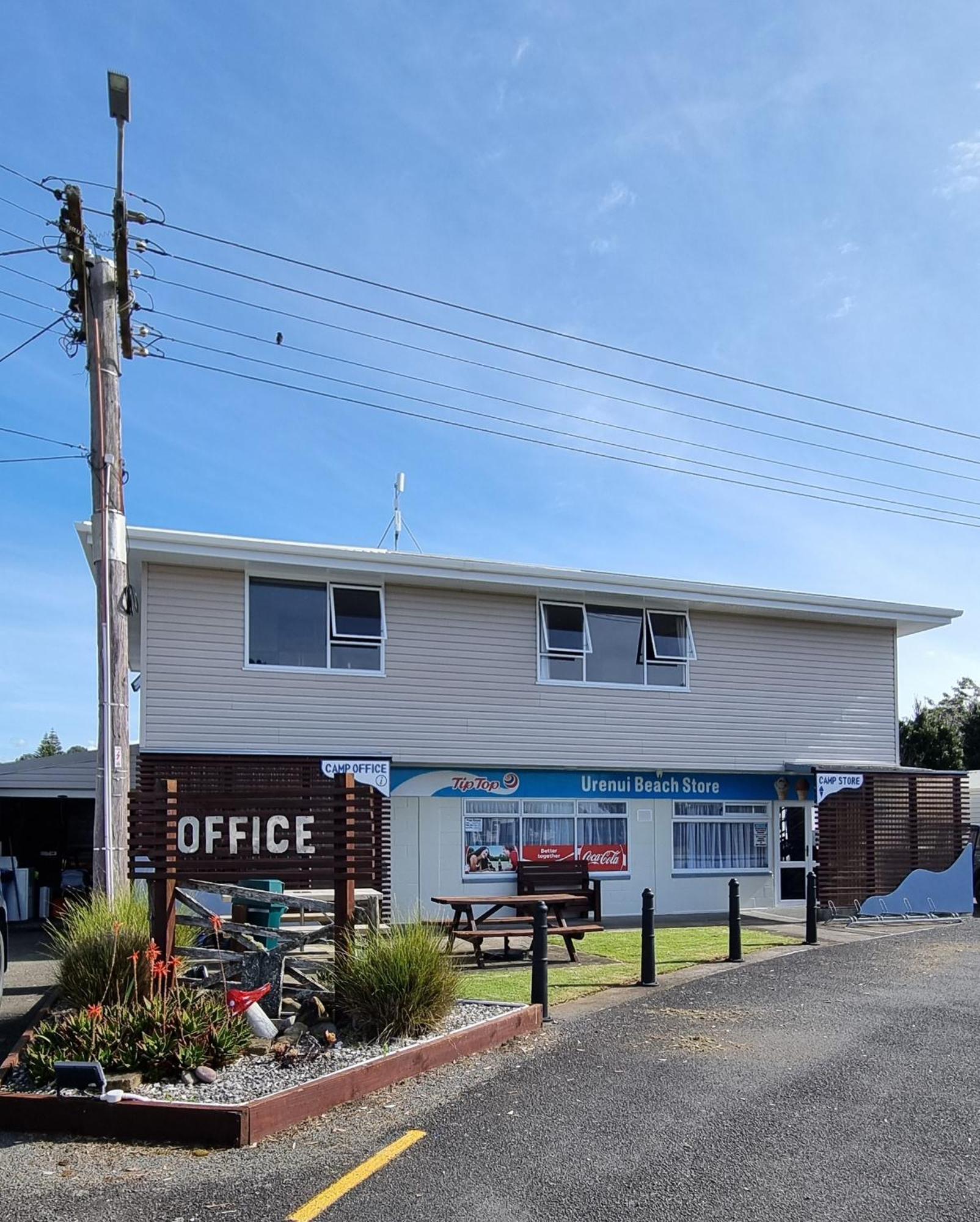 Urenui Beach Camp Exterior foto