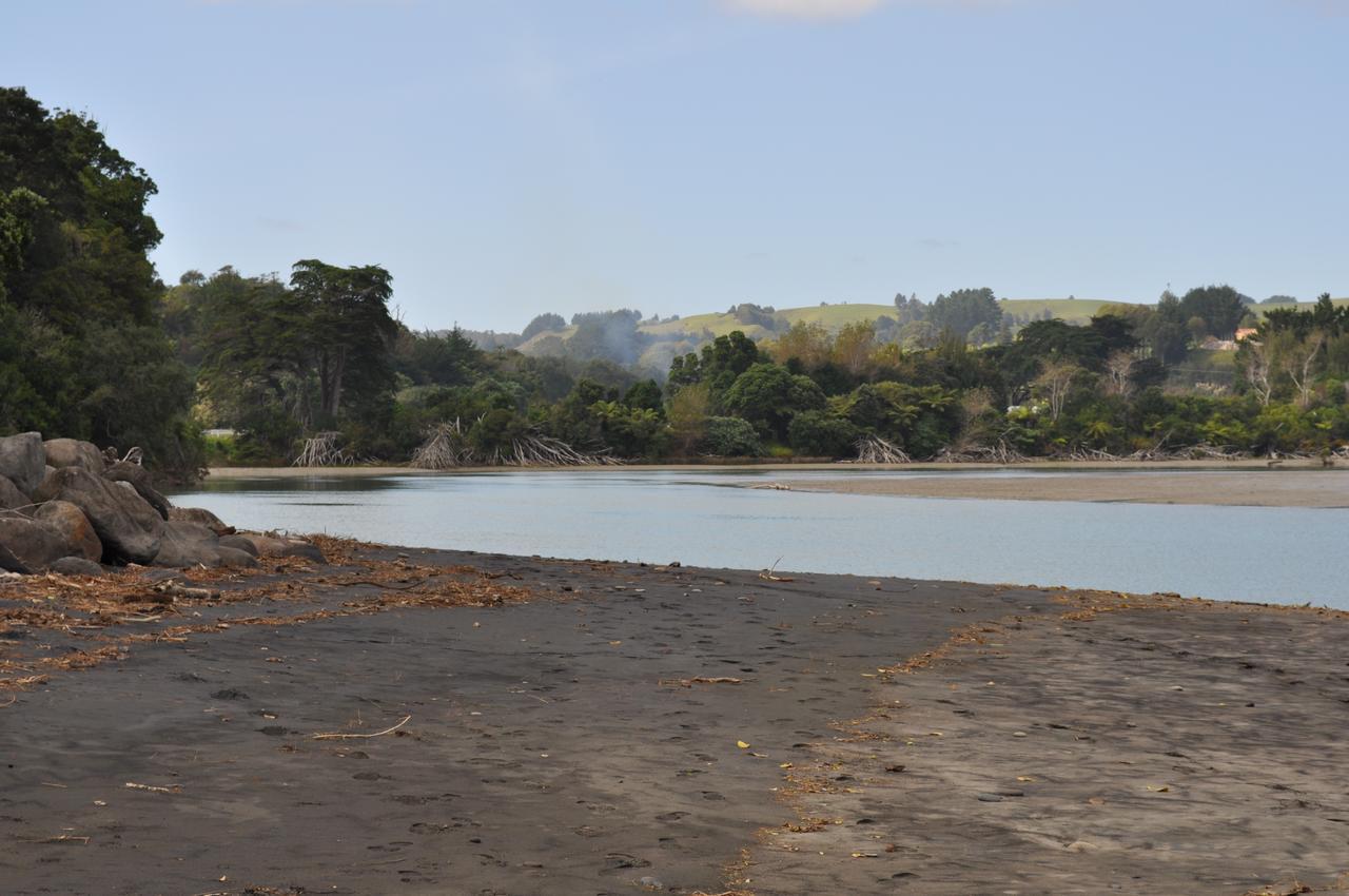 Urenui Beach Camp Exterior foto